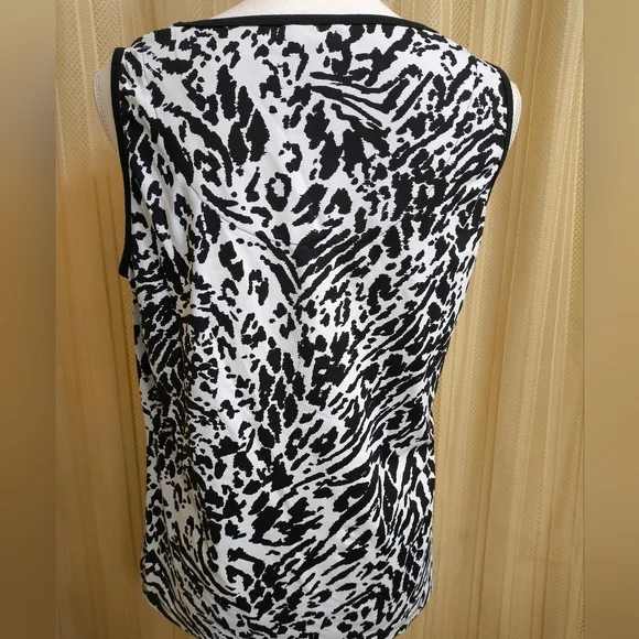 Chico's Zenergy Animal Print Sleeveless Top 2 - Picture 3 of 4
